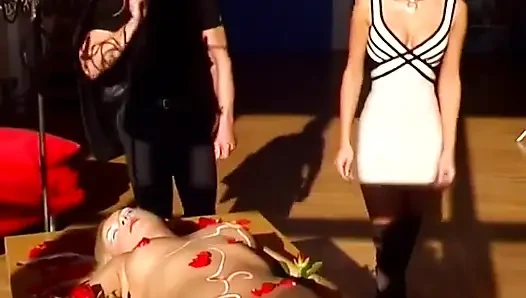 Dick fills up the shaved cunt on this sexy blonde
