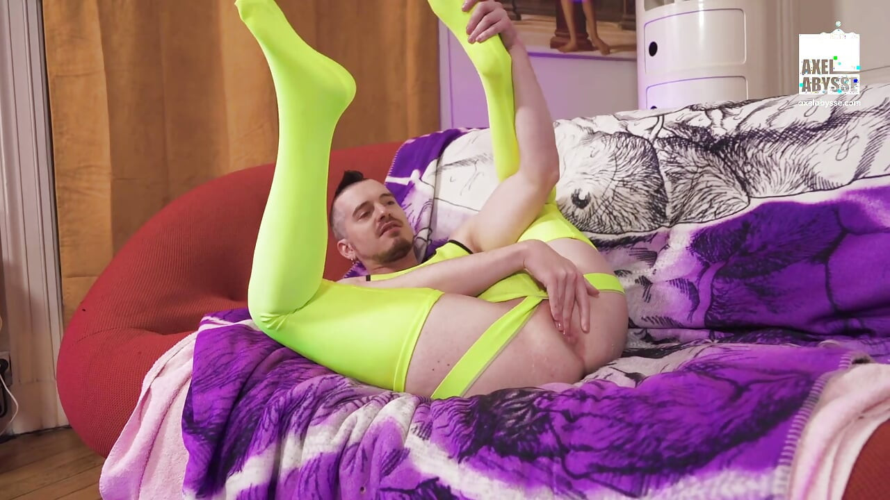 Kinky Axel Abysse Invites For Wild Fisting Session
