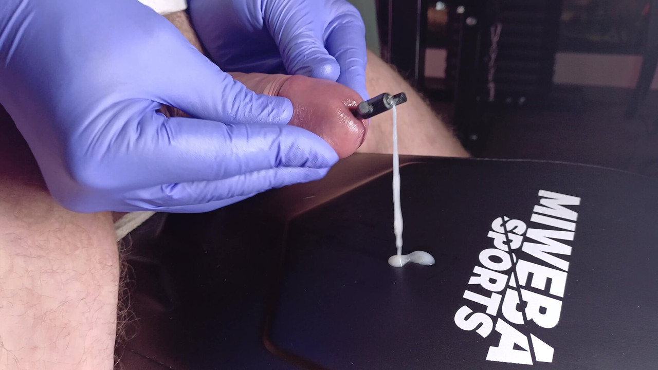Clinic fetish session with Doctor Stange in dilator section. Inserted the dilator to the stop, penetrated the thick glans to the maximum...!