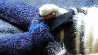 Grande suéter de gola alta de mohair - calças de mohair, luvas e capuz