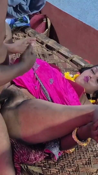 Sona Bhabhi ke sasural ja ke uski jijaji ne first night manaya,sali jamai chudai with Hindi audio | Clip 3