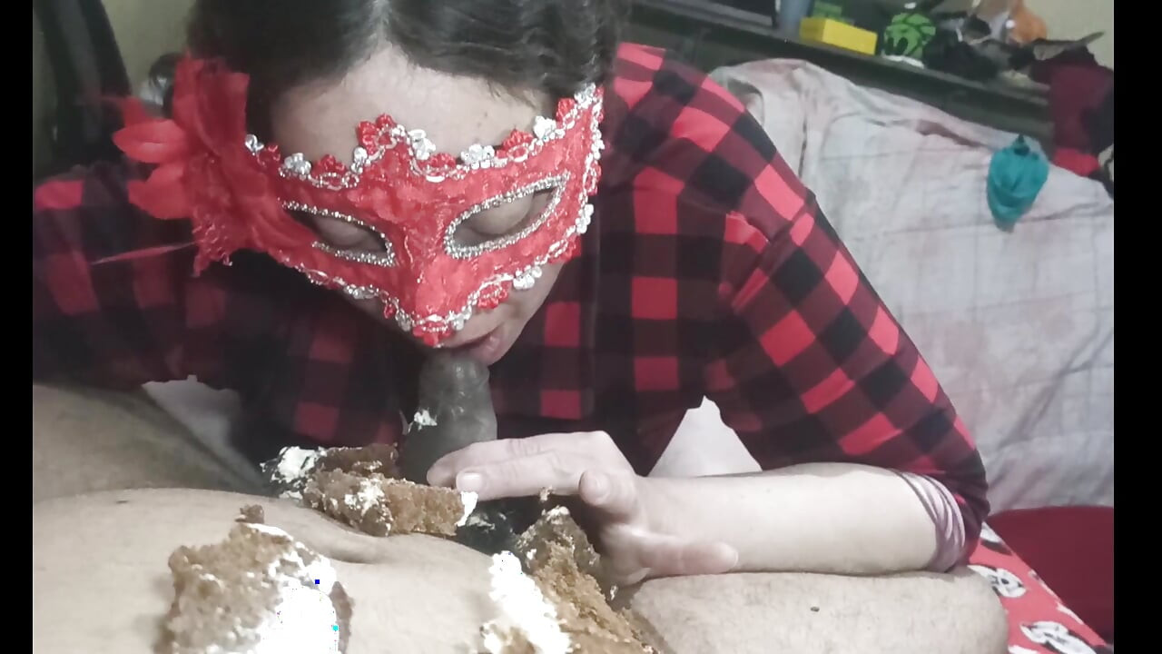 I play extreme with food with my husband: I lick cake and swallow his milk.