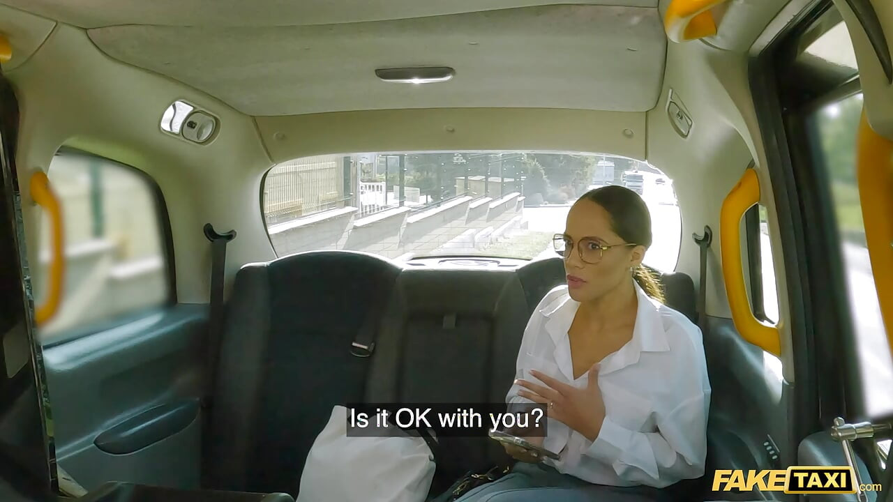 Fake Taxi - peituda francesa esposa trai o marido fodendo o motorista de táxi