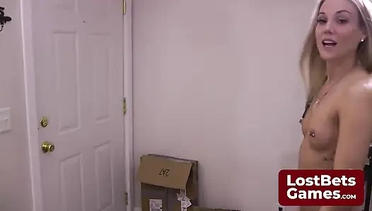 Striptiz korsan penguenleri oyunu dylan çıplak soyunarak doruk noktası oluyor