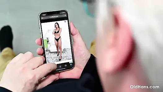 Yaşlı adamlarla sikişmeyi umursamıyorum! Samantha Sparkle OldHans'ta