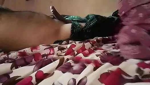 Сиськи индийской девушки Mallu пососал ее друг