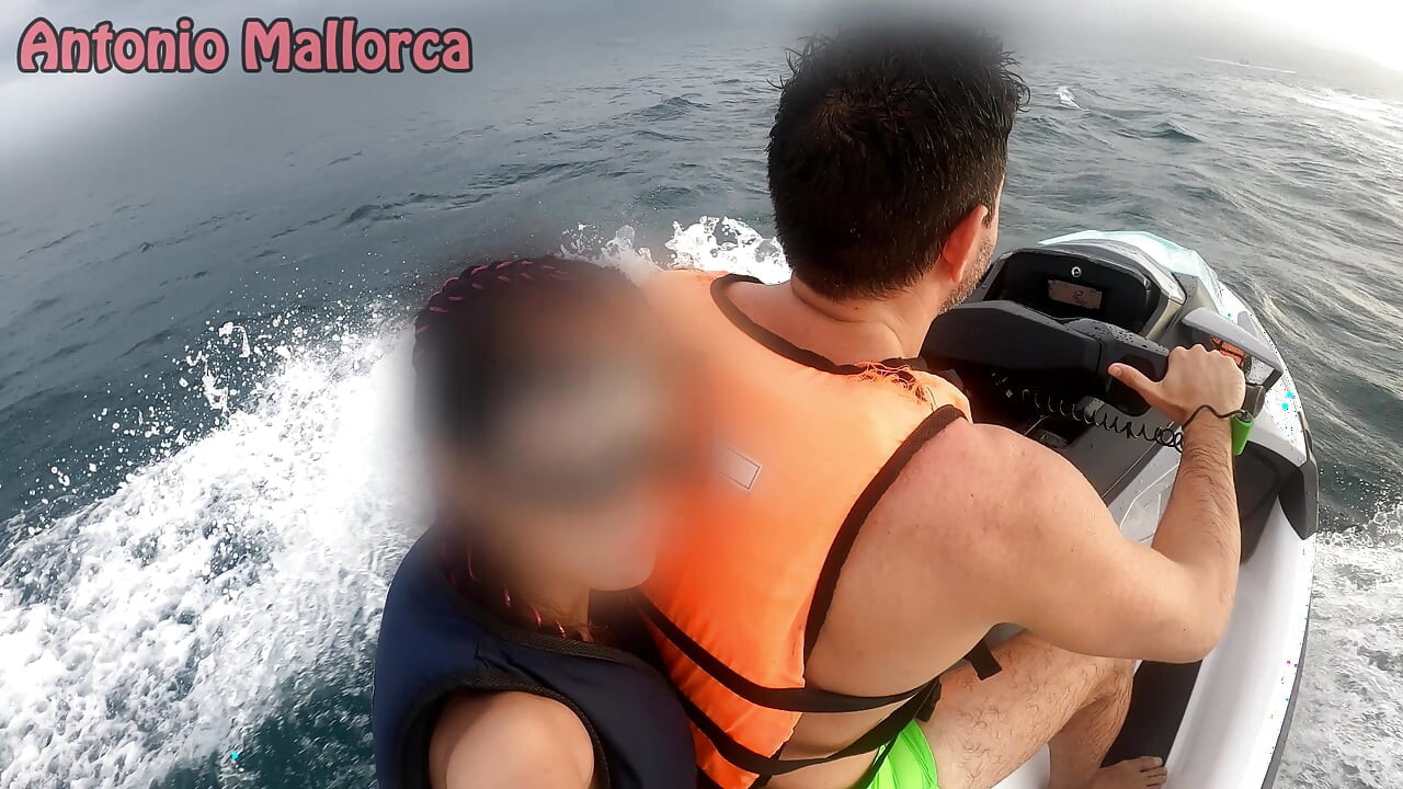 Vrući Letnji Seks sa Jedva Punoljetnim Pinaj Devojčicama Koje Su Pokupili sa Plaže