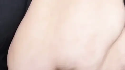 Paradise belly si cewek semot lagi asik muasin memeknya - close up