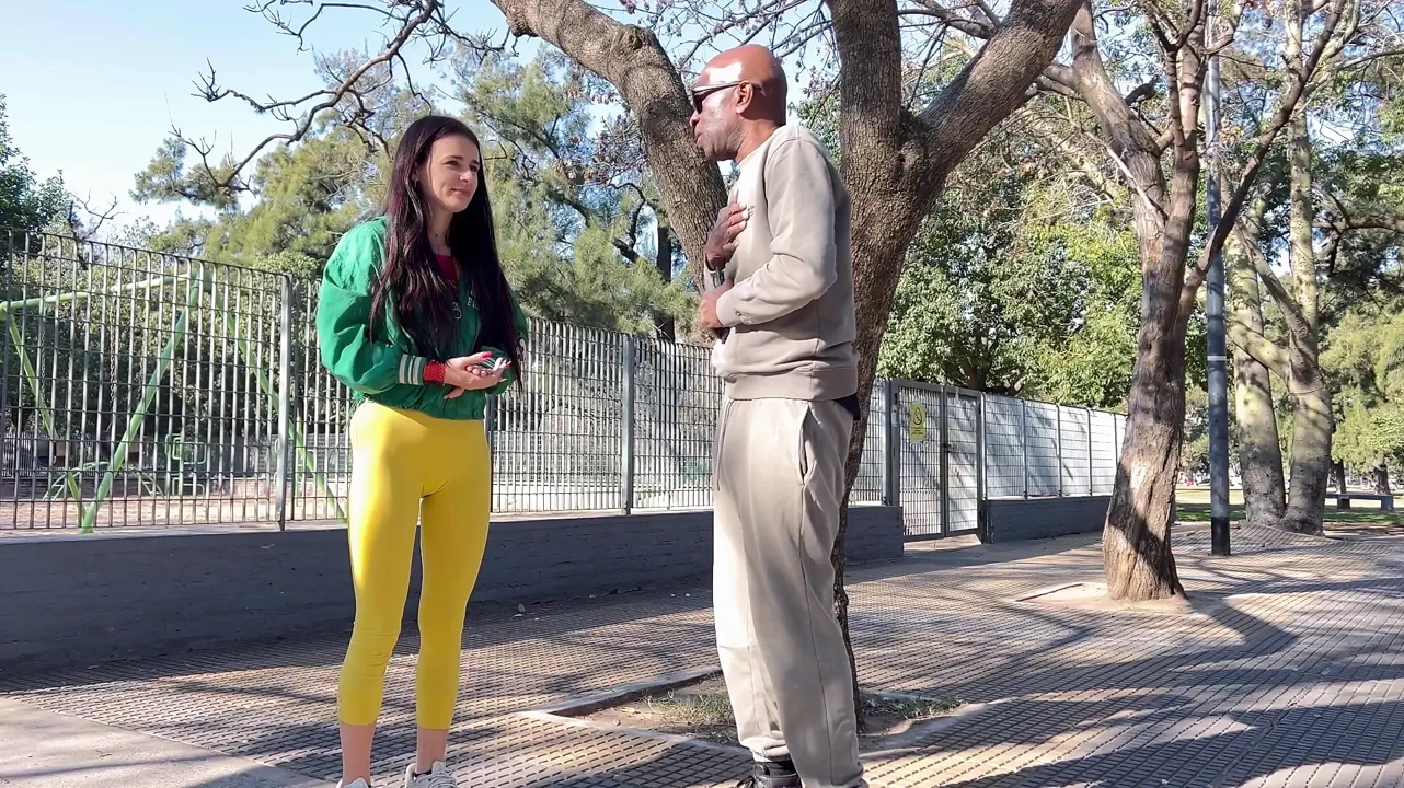 黑人说他是教练，但事实证明他只是想操我