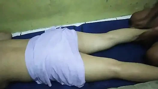 Pijat bokong Tante genit yang suka ngemut kontol