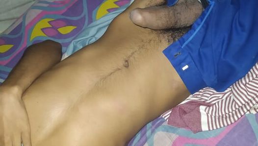 Il ragazzo adolescente dello sri lanka si masturba