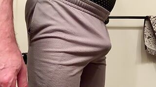 Pantalones cortos grises y tanga