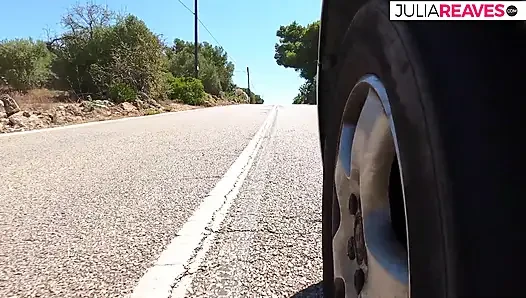 Araba sürerken daha fazla dayanamayana kadar sakso çektim
