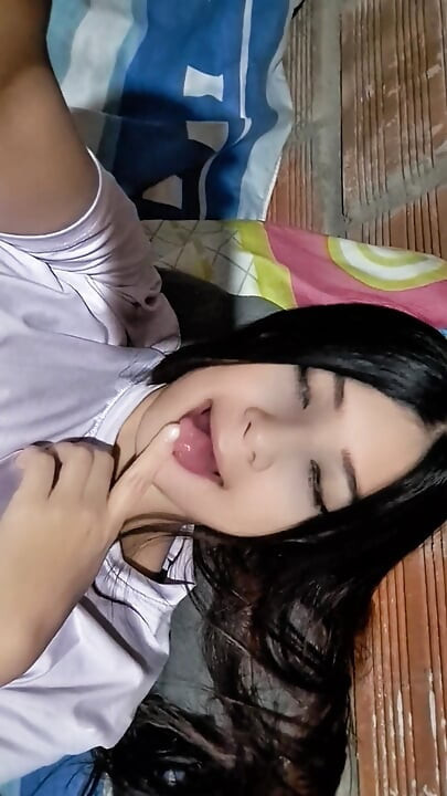 ฉันช่วยตัวเองจนน้ําแตก ฉันชอบวิธีที่ฉันสัมผัสตัวเอง