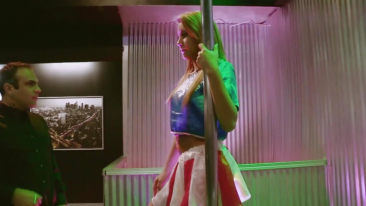 Blonde cheerleader fucks her stepdad