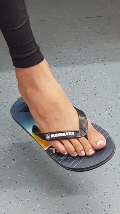 Very sexy capture feet of nice girl