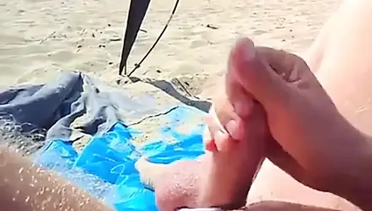 Nüdistle tanıştım ve bana bir yarağı nasıl düzgün bir şekilde sıvazlaydığımı gösterdi