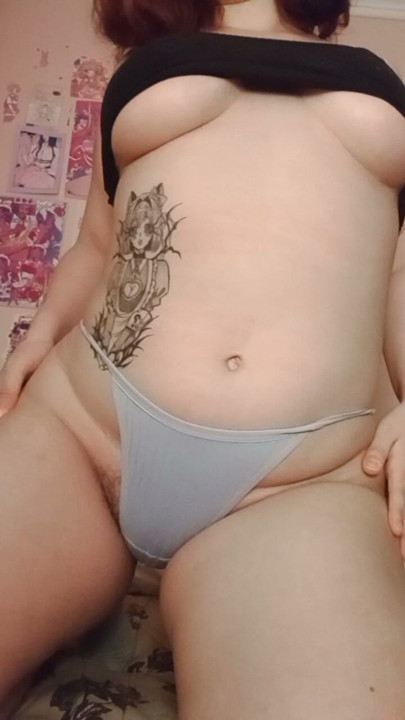 Girl shows her tits