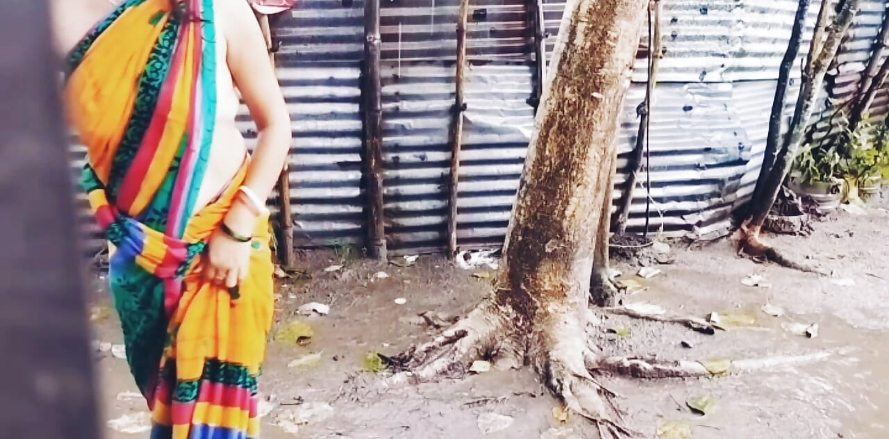 Big Tits Big Ass Desi Bhabi in Teen age Fucks Devar in outdoor Rainy season.