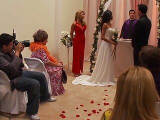 Kayla Carrera acabou de se casar, mas isso não significa que essa puta está prestes a desistir de foder como uma puta!