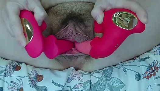 Aku lagi asik muasin memekku pakai vibrator sampai orgasme dua kali!