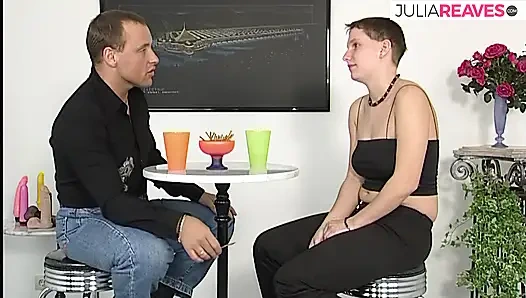 Wildes und freches mädchen fickt dildo-verkäufer