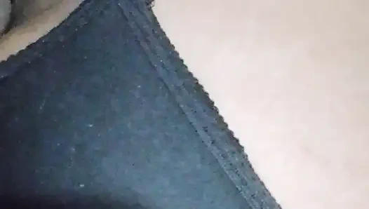 Dakkalı evli kadın vücudunu ve amcığını gösteriyor