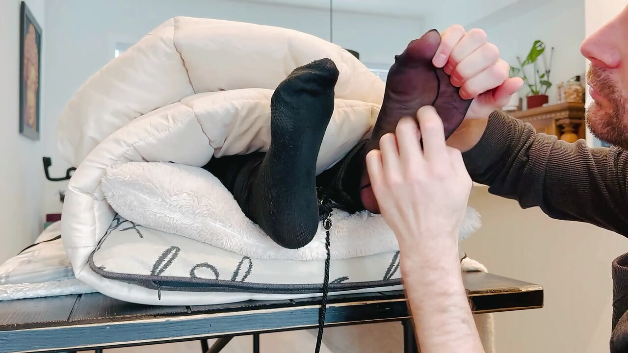 CEO's obskønt sexede fødder kildes nådesløst af tidligere medarbejder (del 1) FORHÅNDSVISNING