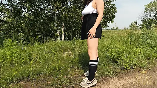 146 Athletische beine fetisch mit kniehohen Socken und rocklift