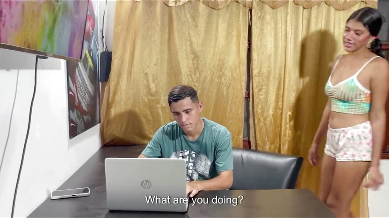 Mijn stiefzus is een geile slet die verslaafd is aan mij die haar hard penetreert met mijn harde pik