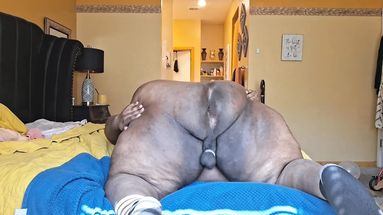 Digging in my butt pt. 1