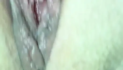 Saat suaminya sedang bekerja, saudara laki-laki itu bercinta di kedua lubang doggy style