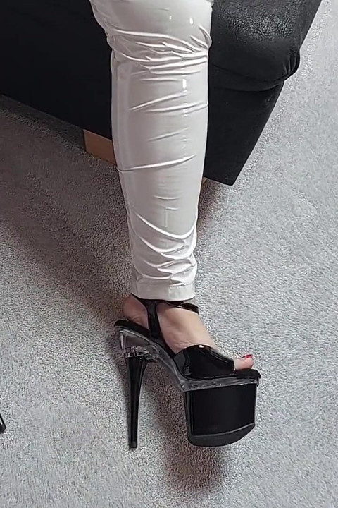 Mature Slut Drenches Pants in Hot Piss Flood