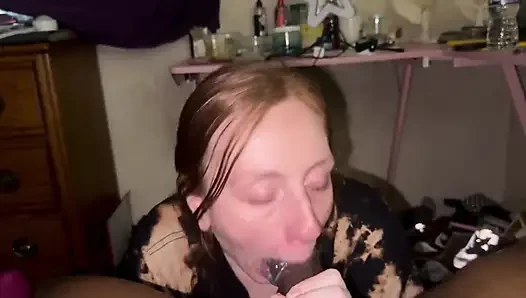MarieCream шреды в тугих шортах в Raw