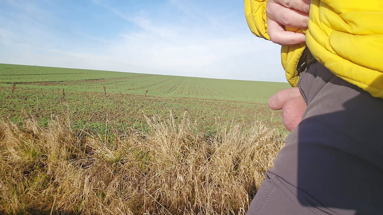 Hiking and jerking off in nature in winter 2025