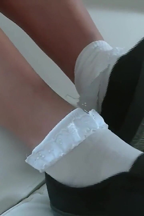 Finding Her Feet Featuring Sarah Louise