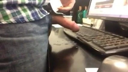 Str8 cumming at the front desk at work