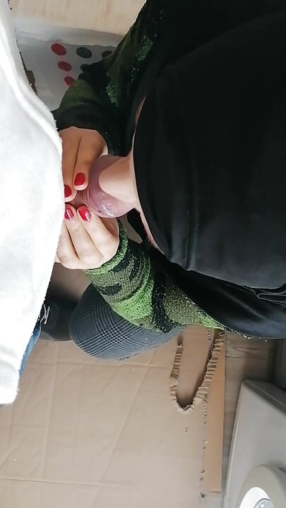 Kocam üst katta, sevgilim ise aşağıda soğuk bodrumda benim.