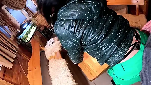 Green Downjacket sigara içmeyi azdırıyor, aşağılıyor ve dağınık döl oyunu