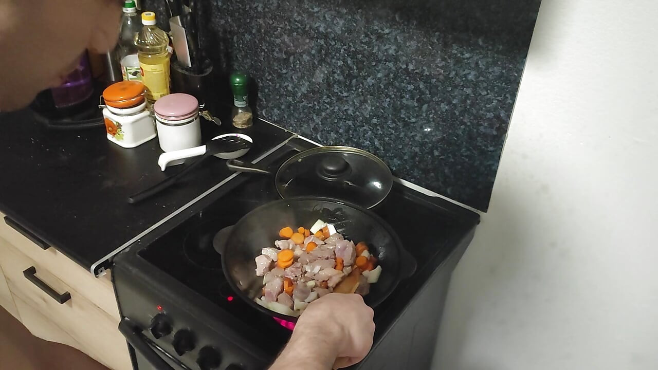 Erotic preparation of shurpa, I almost cum myself 2 times