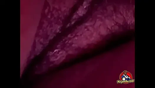 Seksi iri güzel kadın oyuncağıyla oynuyor