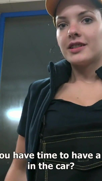 Momen mendebarkan dari "Czech Streets - Carwash Beauty"