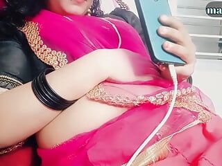 Chica india está teniendo sexo por teléfono con su cuñado