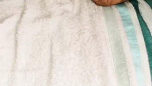 Hiyunamei likes to show her pussy in the room