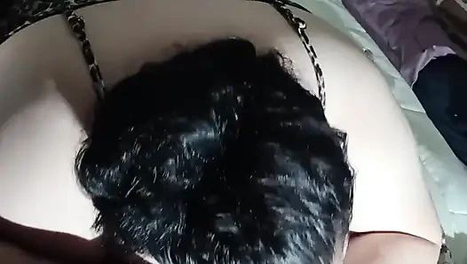 Pawg büyük zenci gırtlağına sokuyor