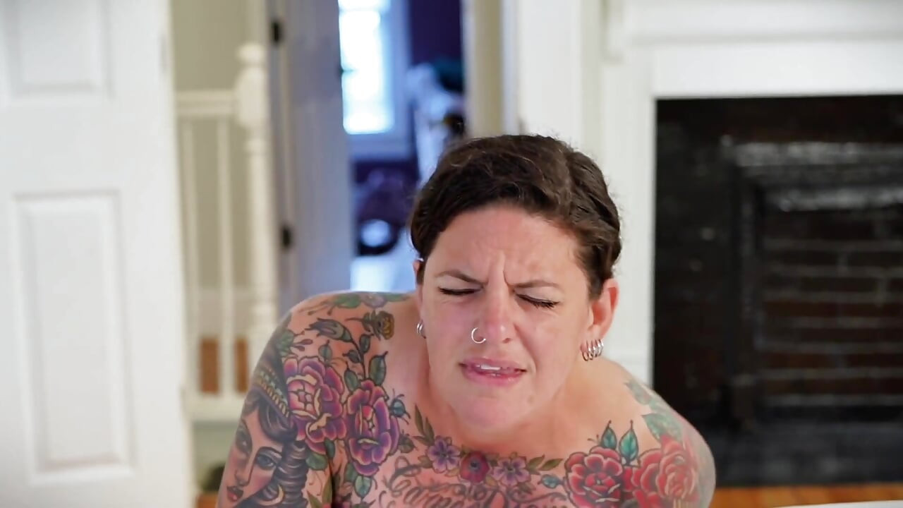 Carrie Capri Gets Fucked Doggie Style by Fucking Machine and Cums Hard!