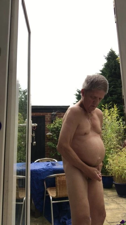 Enjoyable wanking so people can watch me having a wank