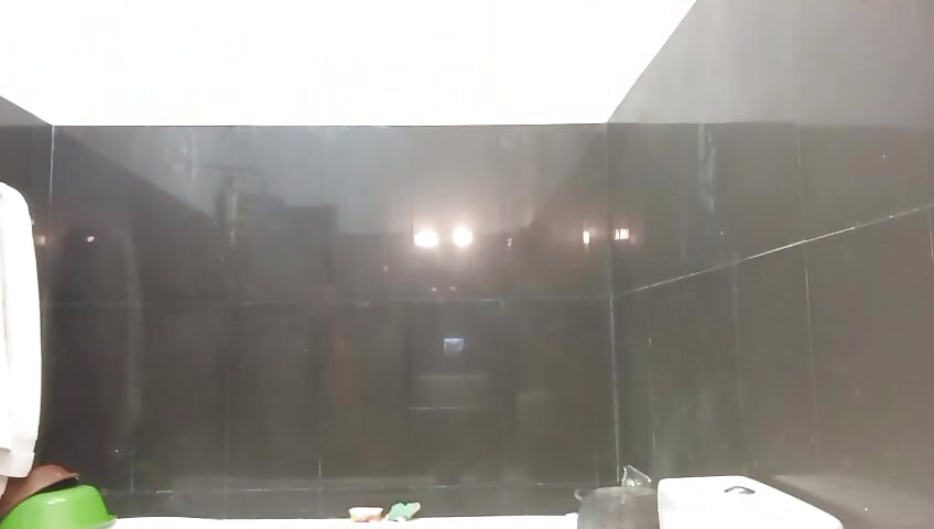 Sri Lankan woman seduces her partner via video call until orgasm Just love with Big boobs and wet pussy