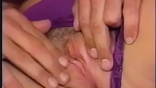 Pria berotot dan jilat memek tante seksi