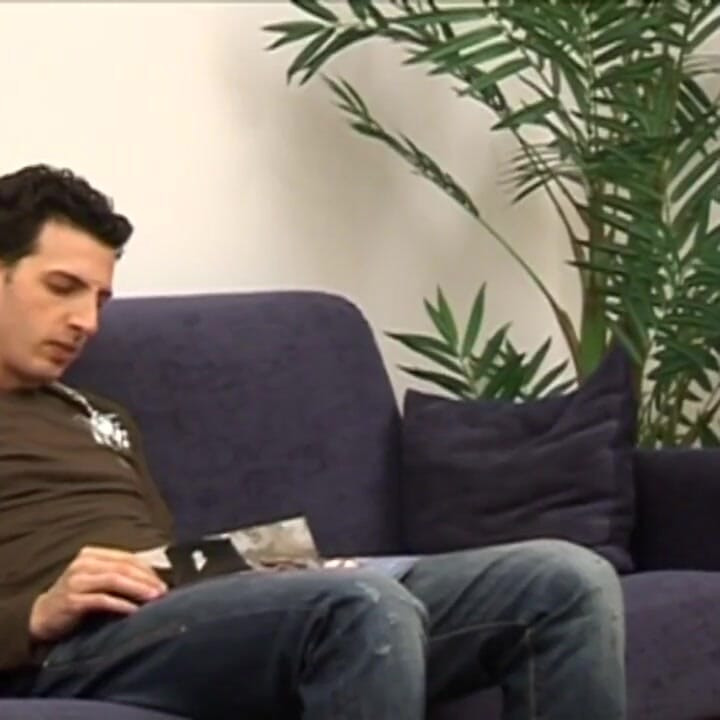 Wanker boy spies her hot Stepauntie in the bathroom